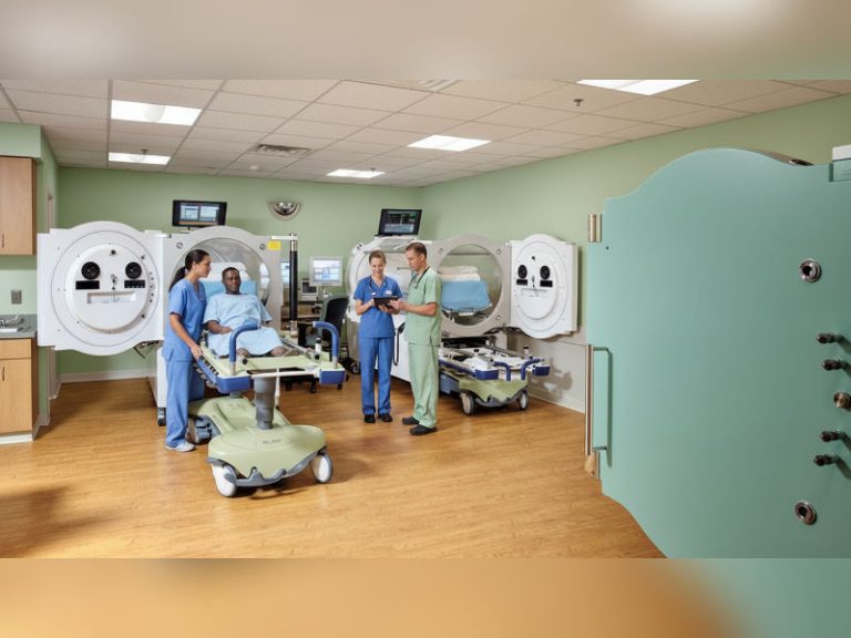 multiplace hyperbaric chamber in a clinic